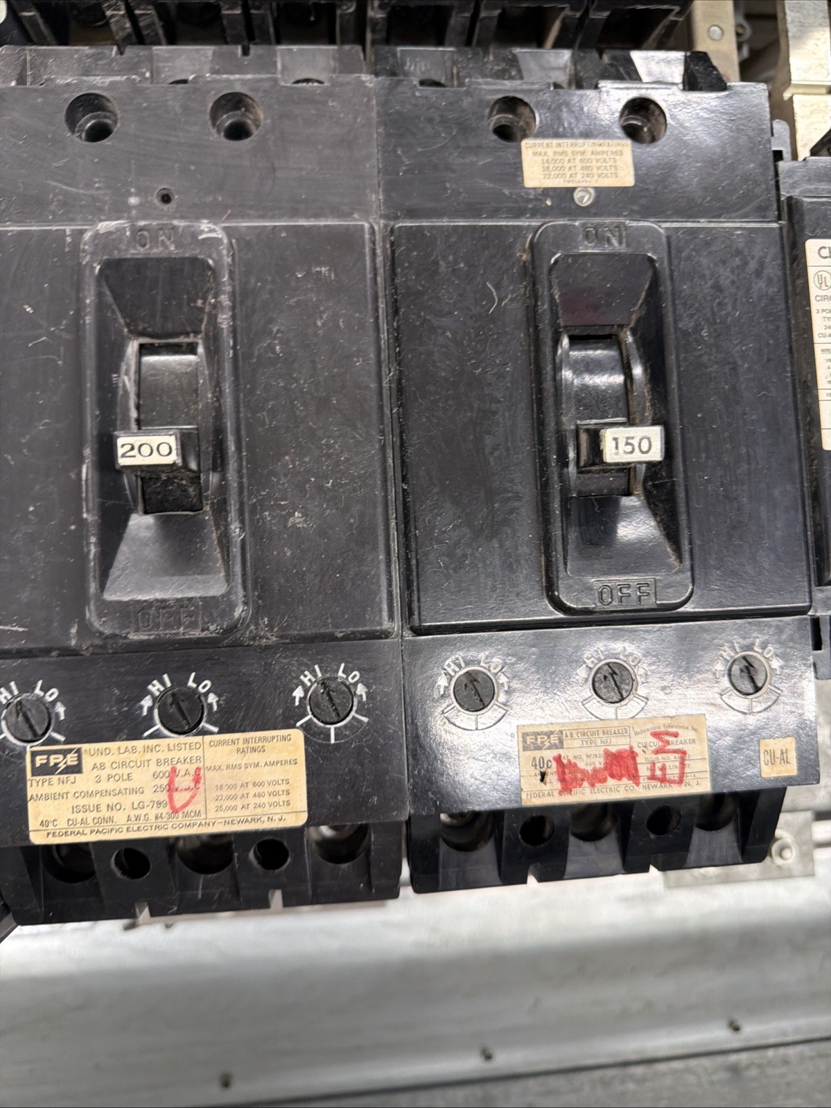 Main Lug Panelboard 1200A 3 Phase 4W Bottom/Top Feed W/Breakers 120/208V Panel