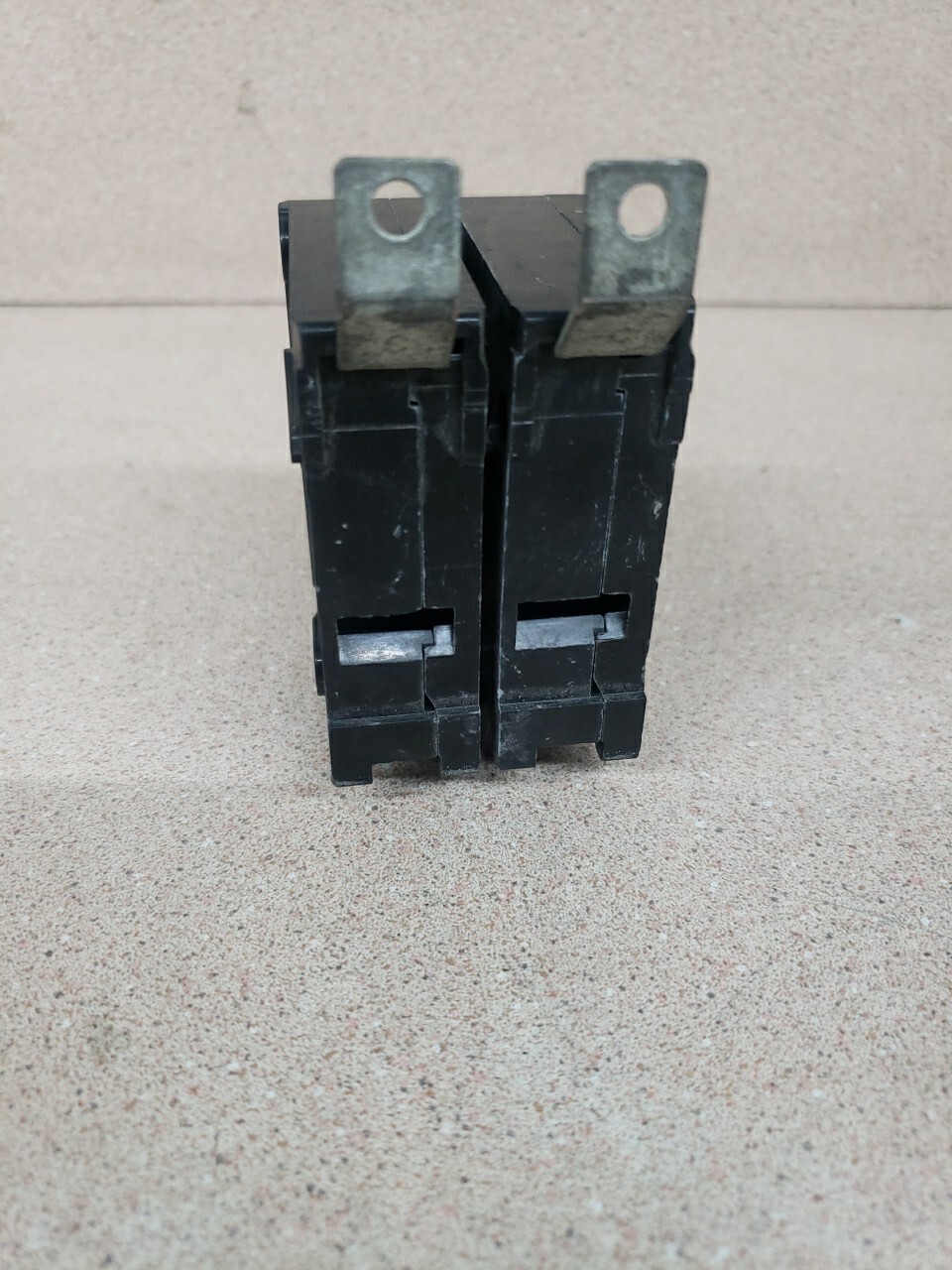 1-B2100H Siemens Circuit Breaker 2 Pole 100 Amp 120/240V 22KA (BLH2100)