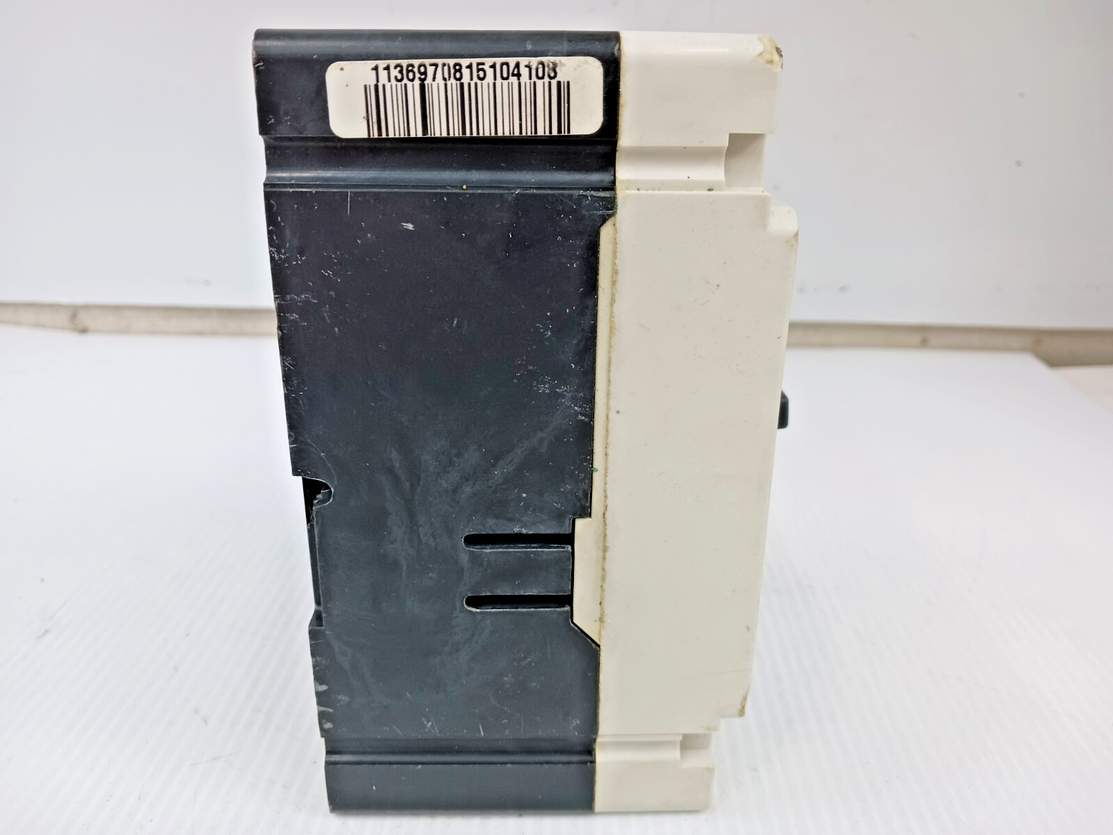 CUTLER HAMMER 30 AMP CIRCUIT BREAKER 3 POLE 600 VAC / 250 VDC 25 kA FD3030