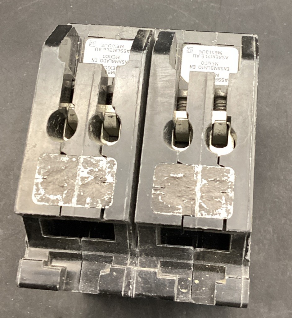 Used SquareD Homt2020220 20 AMP CIRCUIT BREAKER QUAD POLE 120/240 VAC ⚪️