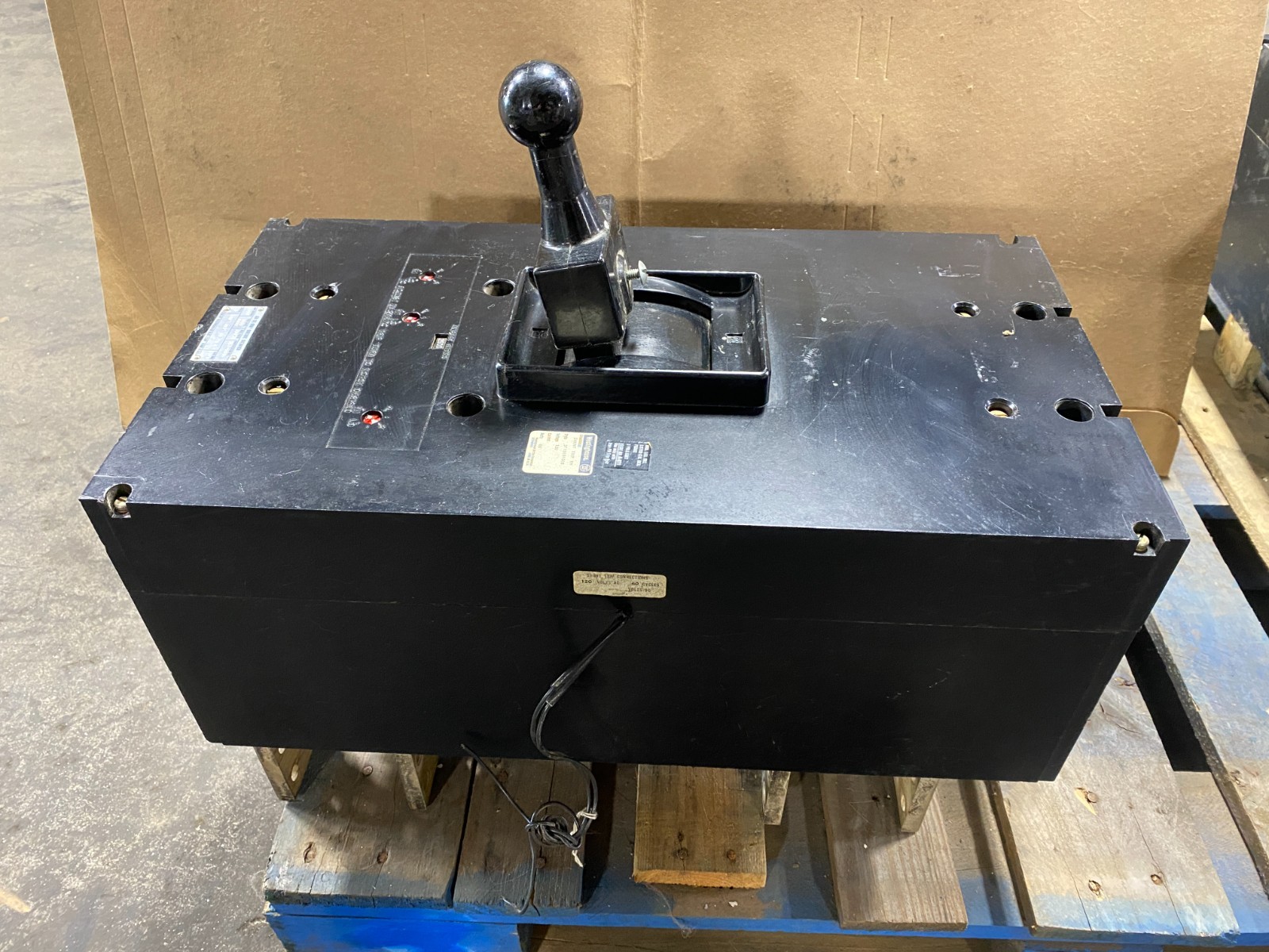 Westinghouse AB DE-ION Circuit Breaker 2500A 120V-600Y 3P 600AC Shunt NP28313-F