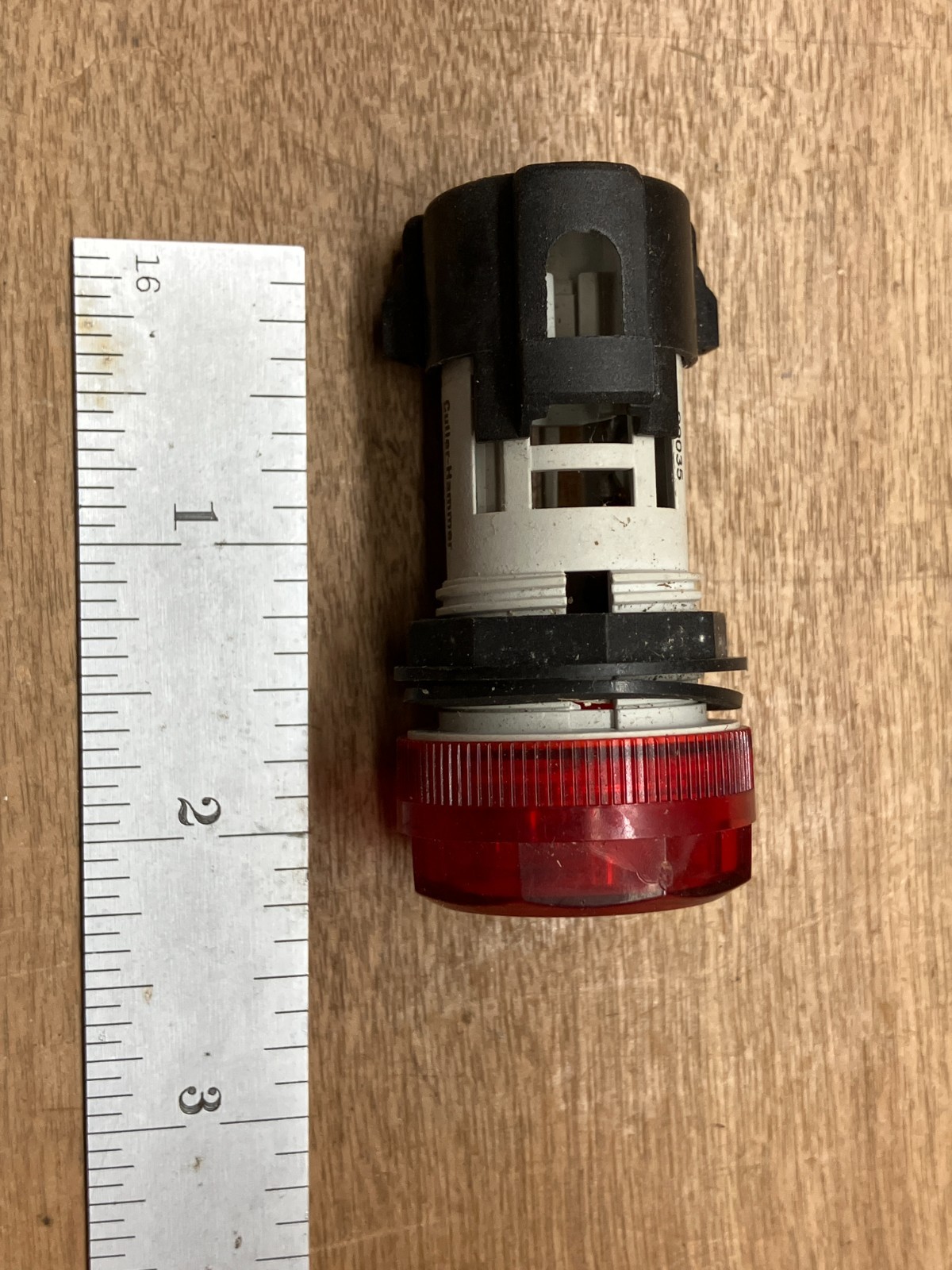 Cutler Hammer E22HL Pilot Indicator Light Ser B1 Red