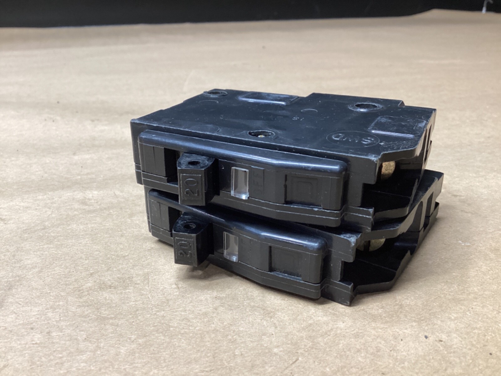 LOT OF 2 SQUARE D QO120 SINGLE POLE 20 AMP CIRCUIT BREAKER #107F292*CO