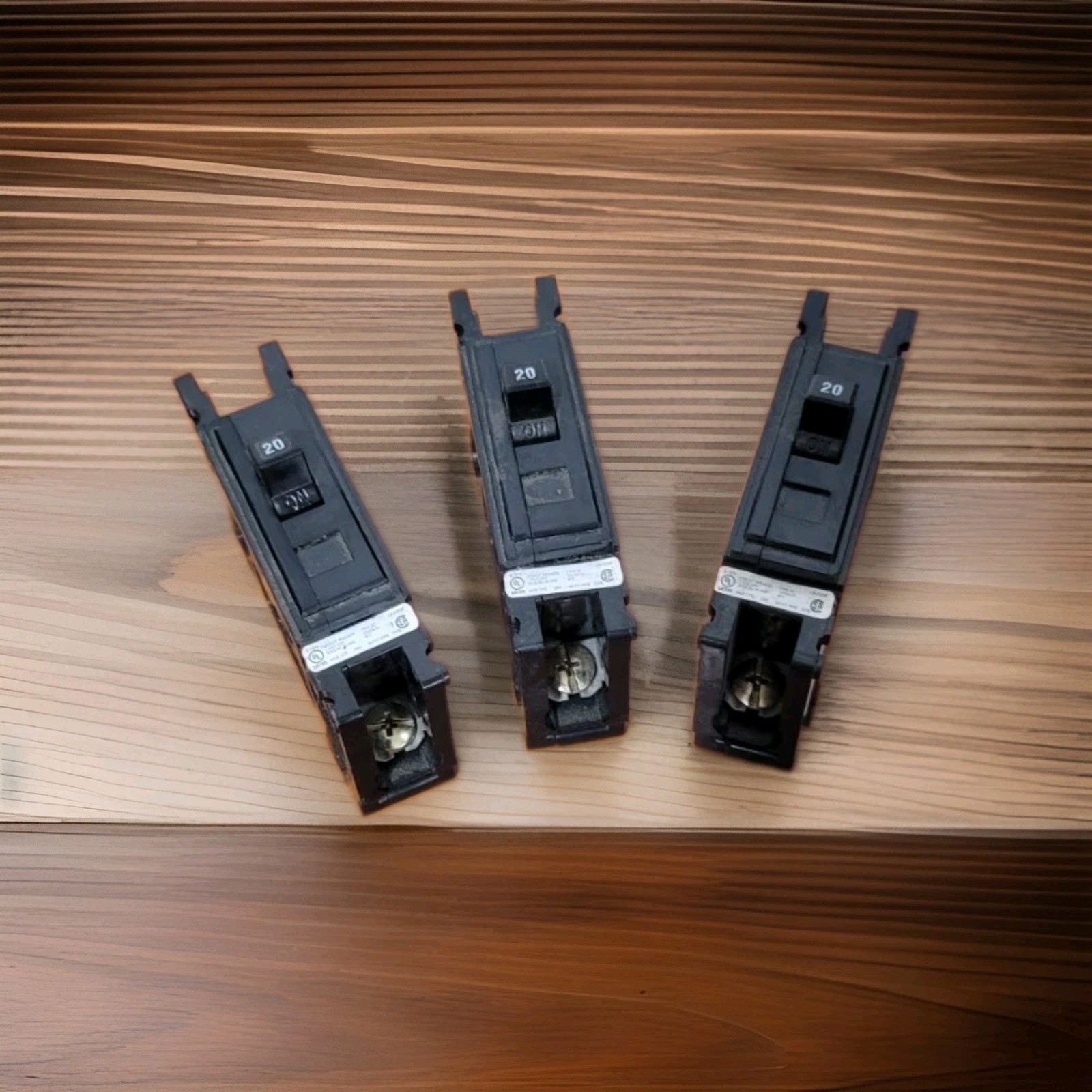 3 CUTLER-HAMMER/EATON QuickLag CIRCUIT BREAKERS 20A 120/240V 1P TYPE QC HACR