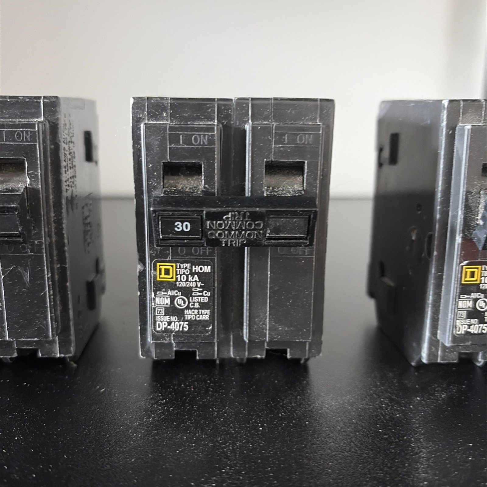 Square D (LOT OF 9 TOTAL BREAKERS) 2-POLE-30AMP HOM230 (TESTED) (1YR WARRANTY)