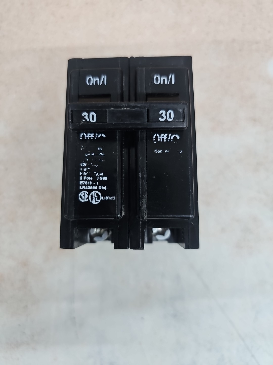 Eaton BR 230 30Amp 2 Pole Standard Trip Circuit Breaker Cutler Hammer See pics