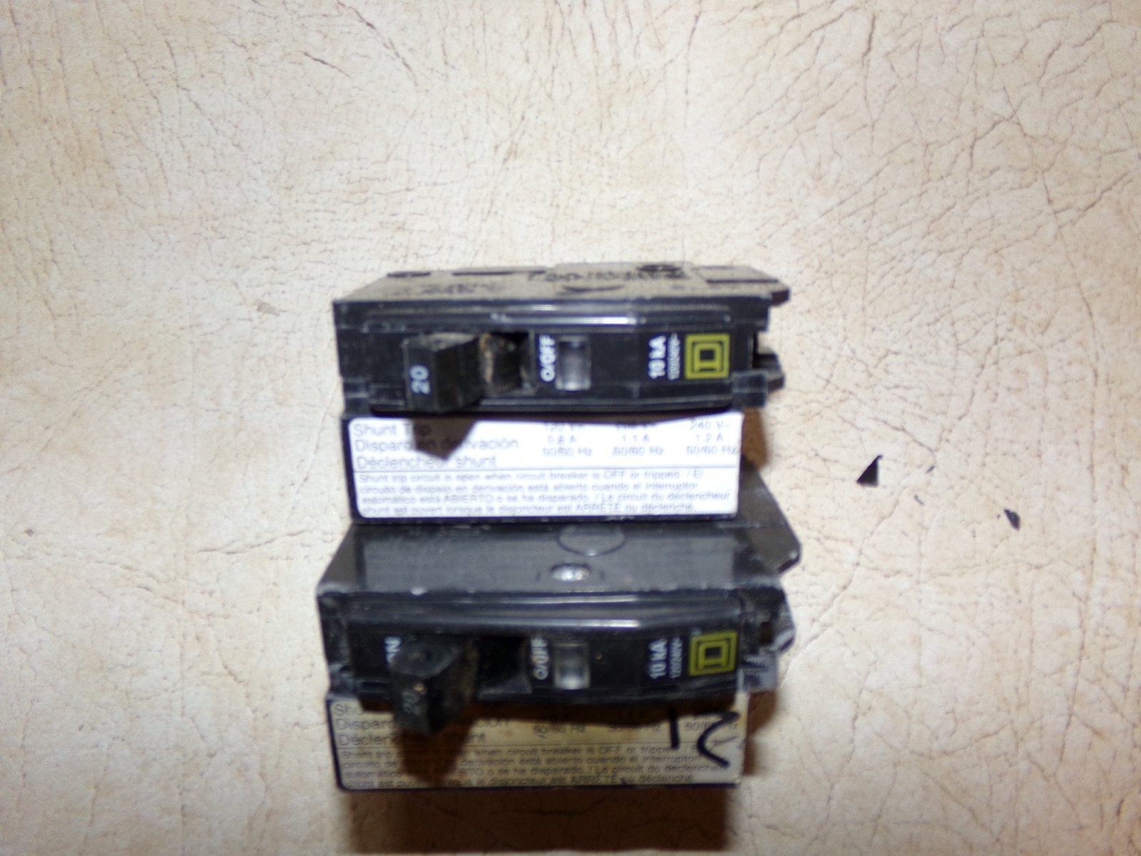 Lot of 2 Square D QO1201021 Shunt Trip 20A Plug-On Circuit Breaker 1P 120/240VAC