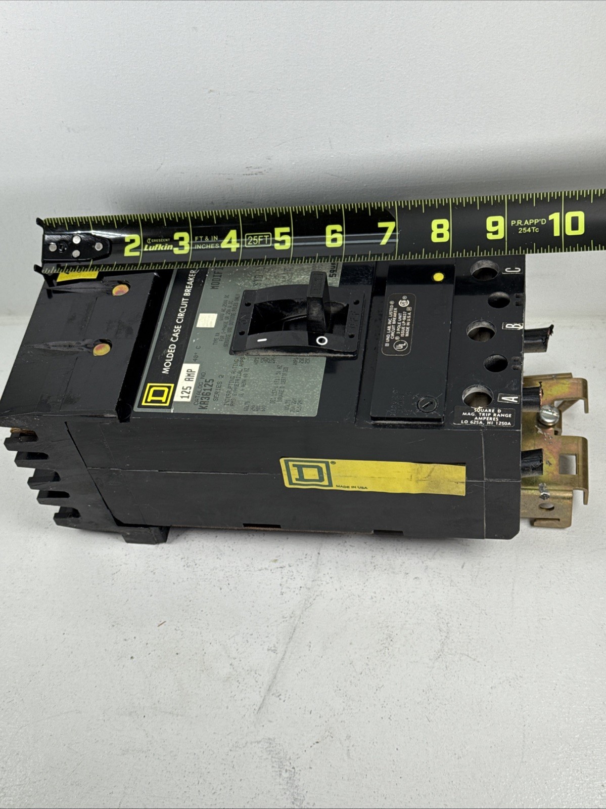 Square D KA36125 molded case circuit breaker. 600V AC and 250V DC