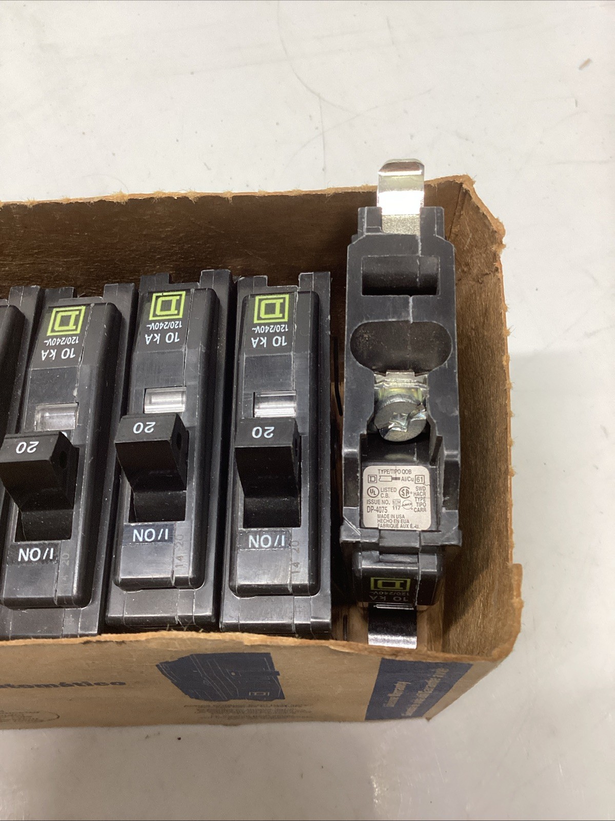 SQUARE D QOB120 circuit breaker Lot Of 10. U-556