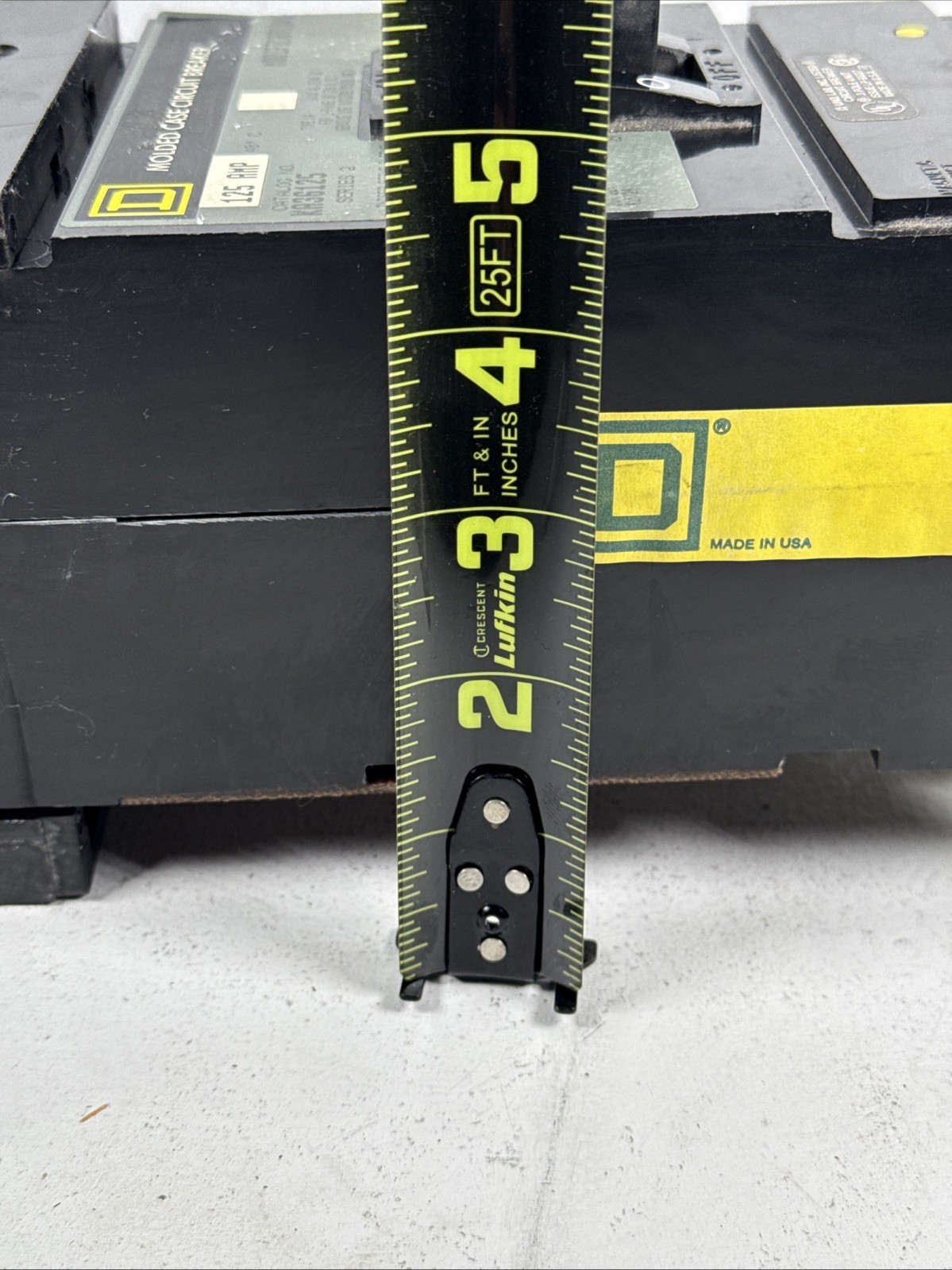 Square D KA36125 molded case circuit breaker. 600V AC and 250V DC